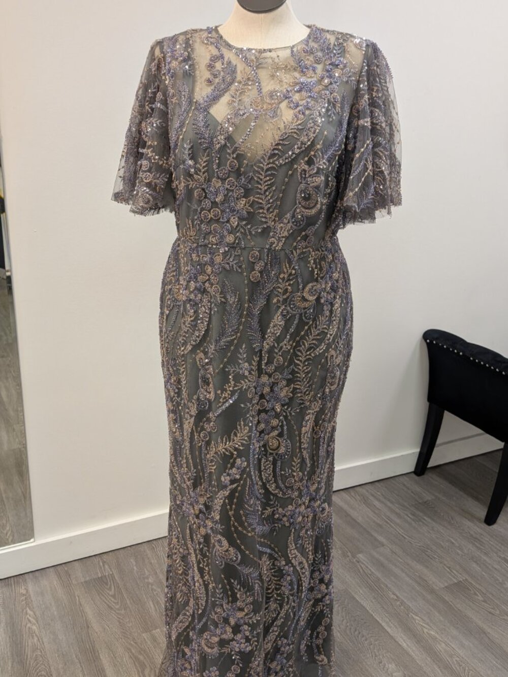Mac Duggal size 16 fits 18
